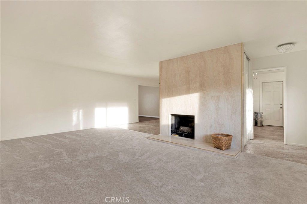 Image 3 of property listing at 15177 Mendota, Apple Valley, CA 92307