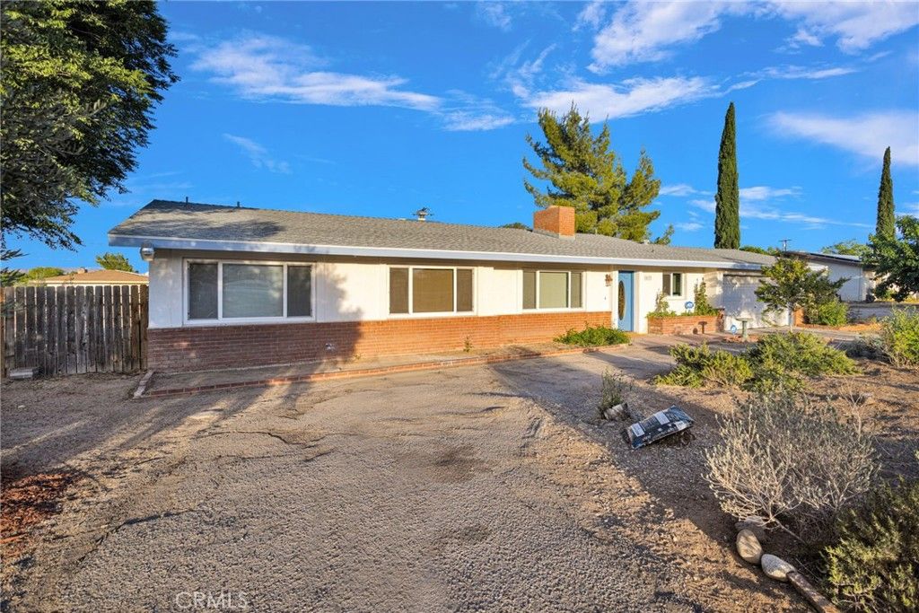 Image 33 of property listing at 15177 Mendota, Apple Valley, CA 92307