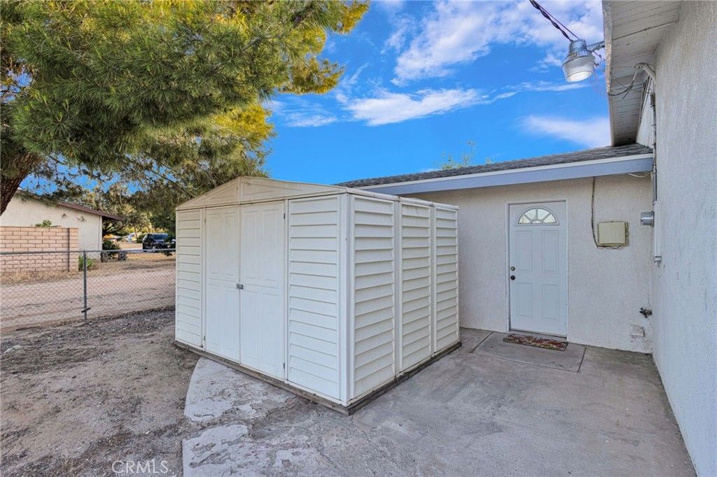 Image 37 of property listing at 15177 Mendota, Apple Valley, CA 92307