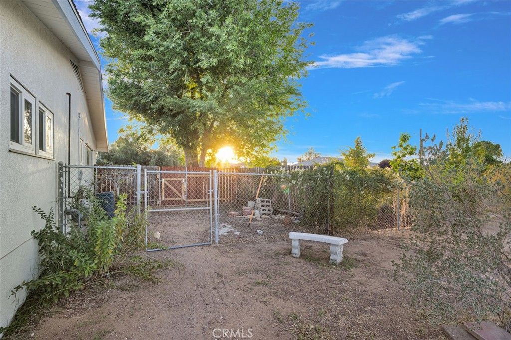 Image 38 of property listing at 15177 Mendota, Apple Valley, CA 92307