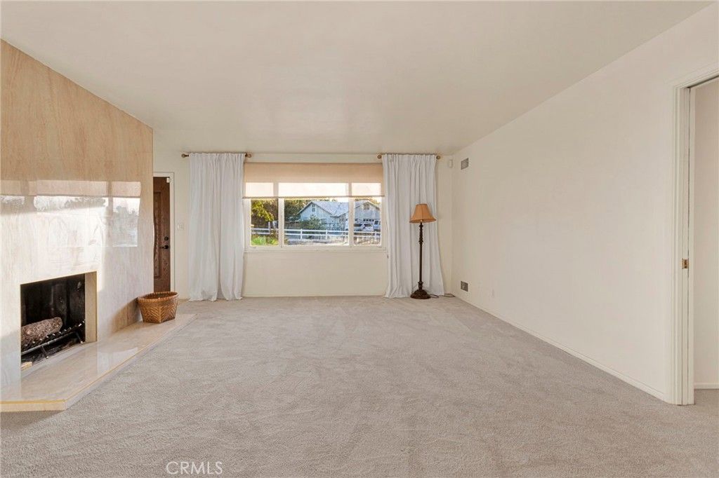 Image 5 of property listing at 15177 Mendota, Apple Valley, CA 92307