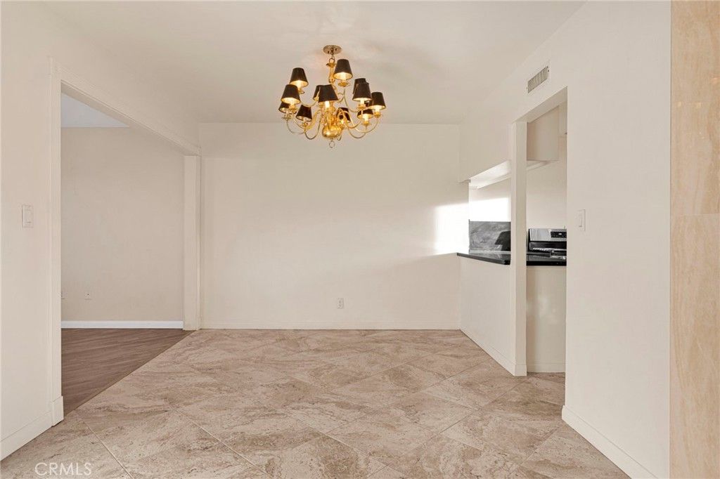 Image 6 of property listing at 15177 Mendota, Apple Valley, CA 92307