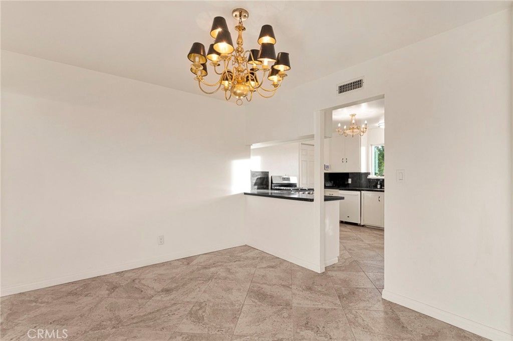 Image 7 of property listing at 15177 Mendota, Apple Valley, CA 92307