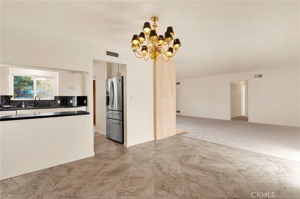 Image 8 of property listing at 15177 Mendota, Apple Valley, CA 92307