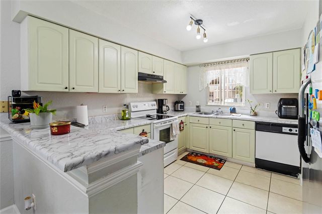 211 DAWN COURT, Kissimmee, FL 34743