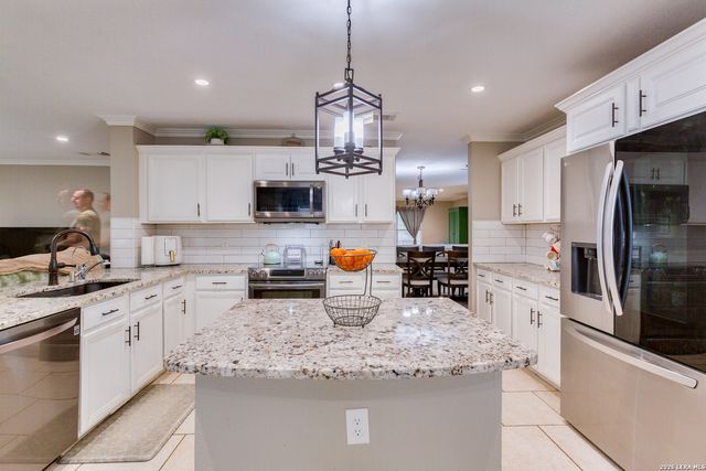 2422 Newoak Park, San Antonio, TX 78230