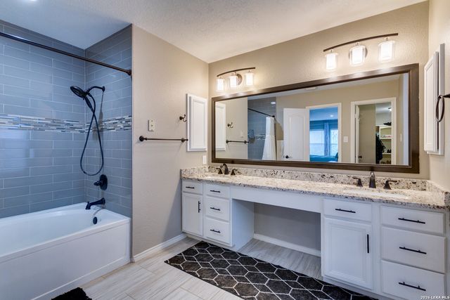 2422 Newoak Park, San Antonio, TX 78230