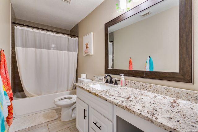 2422 Newoak Park, San Antonio, TX 78230