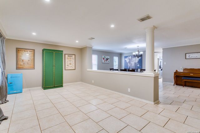 2422 Newoak Park, San Antonio, TX 78230