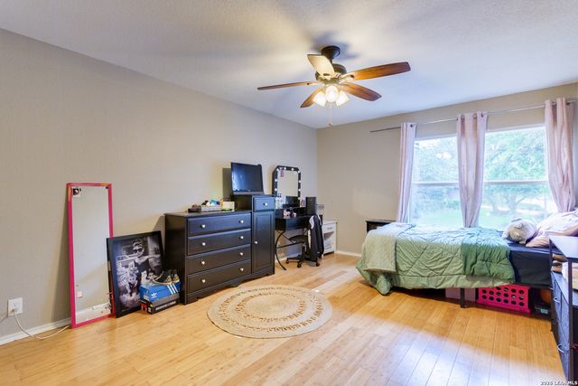 2422 Newoak Park, San Antonio, TX 78230