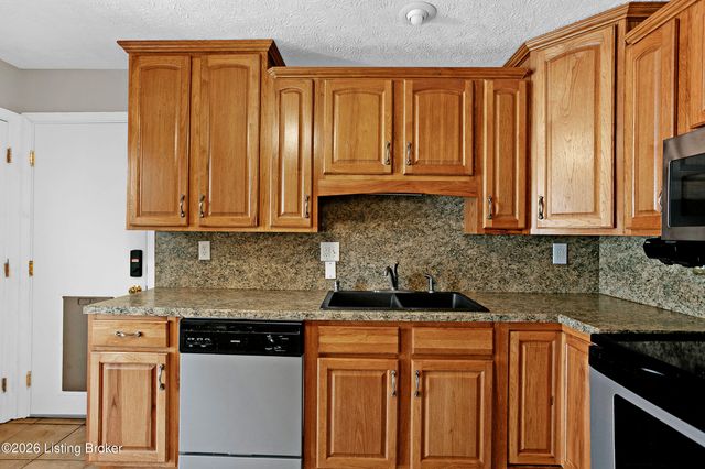 1906 Herr Ln, Louisville, KY 40222