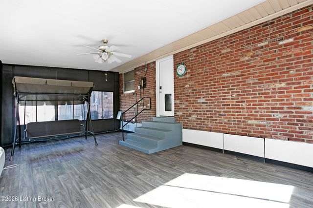 1906 Herr Ln, Louisville, KY 40222