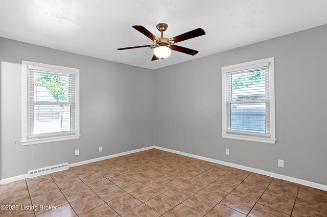 1906 Herr Ln, Louisville, KY 40222