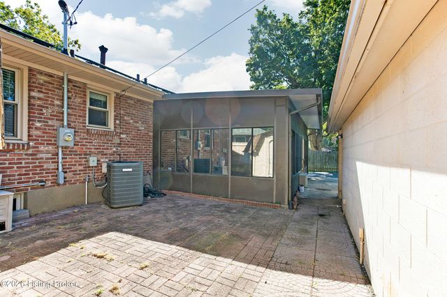 1906 Herr Ln, Louisville, KY 40222