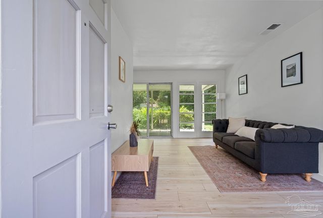 99 S Madison Dr, Pensacola, FL 32505