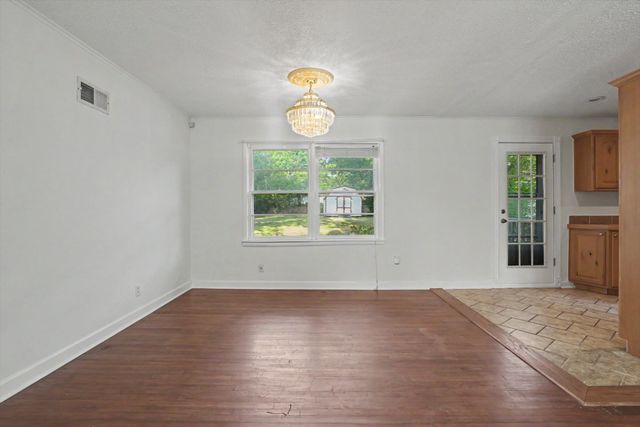 239 N Davis Avenue, Claremore, OK 74017
