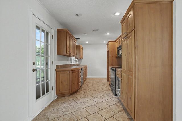 239 N Davis Avenue, Claremore, OK 74017