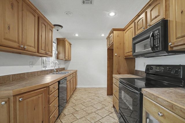 239 N Davis Avenue, Claremore, OK 74017