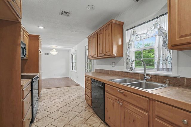 239 N Davis Avenue, Claremore, OK 74017