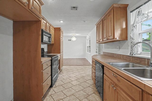 239 N Davis Avenue, Claremore, OK 74017