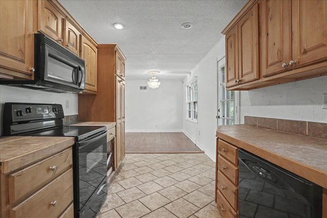 239 N Davis Avenue, Claremore, OK 74017