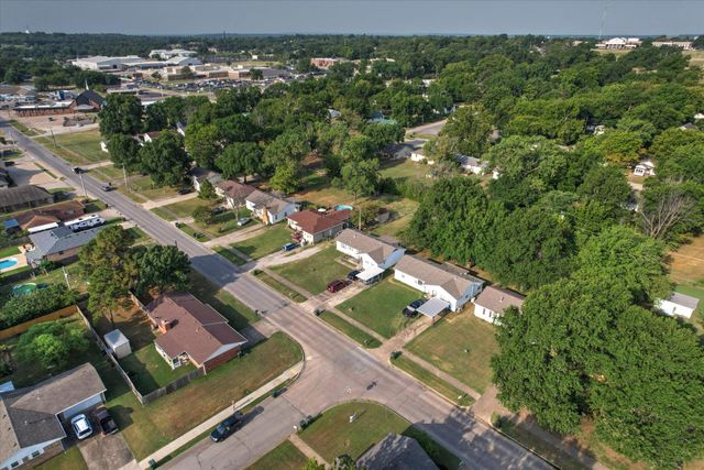 239 N Davis Avenue, Claremore, OK 74017