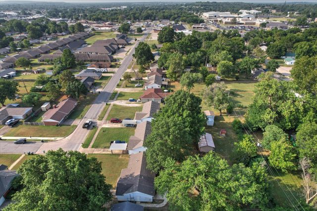 239 N Davis Avenue, Claremore, OK 74017