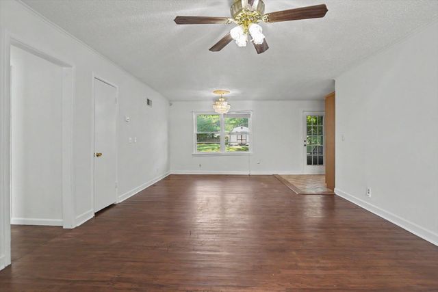 239 N Davis Avenue, Claremore, OK 74017