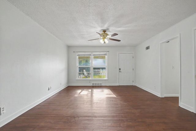 239 N Davis Avenue, Claremore, OK 74017
