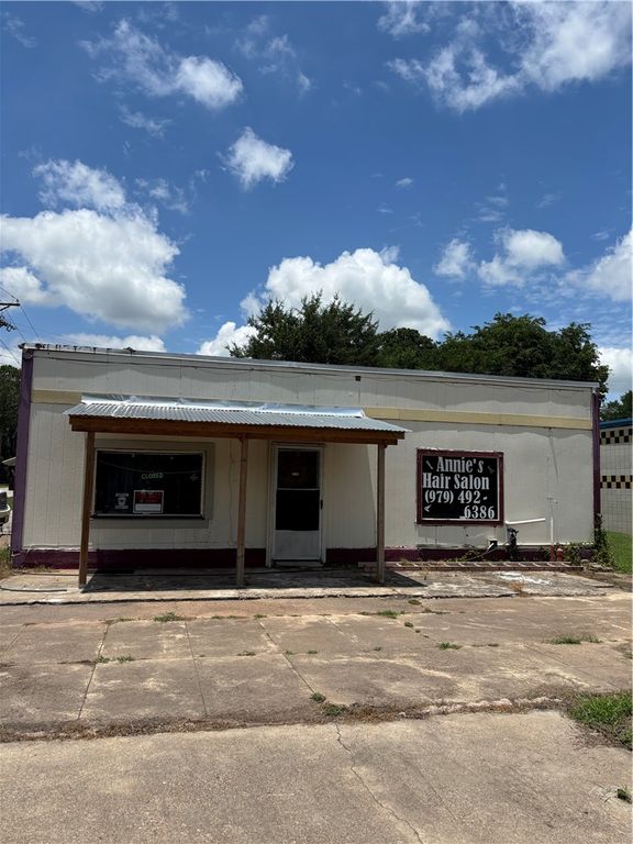 807 Post Oak Street, Hearne, TX 77859 — exterior