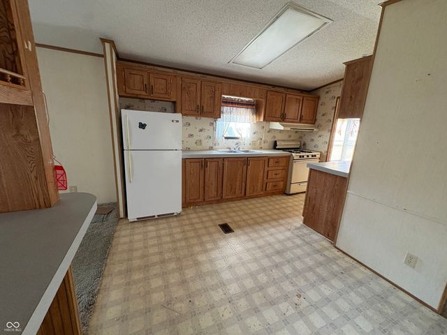 3083 Van Bibber Lake Estate, Greencastle, IN 46135