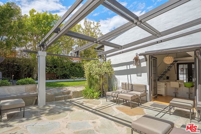 1323 Club View Drive, Los Angeles, CA 90024