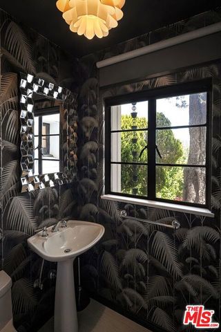 1323 Club View Drive, Los Angeles, CA 90024