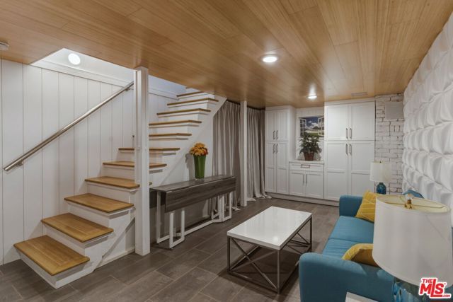 1323 Club View Drive, Los Angeles, CA 90024