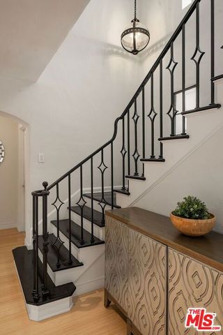 1323 Club View Drive, Los Angeles, CA 90024