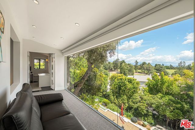 1323 Club View Drive, Los Angeles, CA 90024
