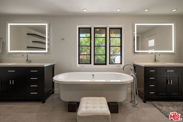 1323 Club View Drive, Los Angeles, CA 90024