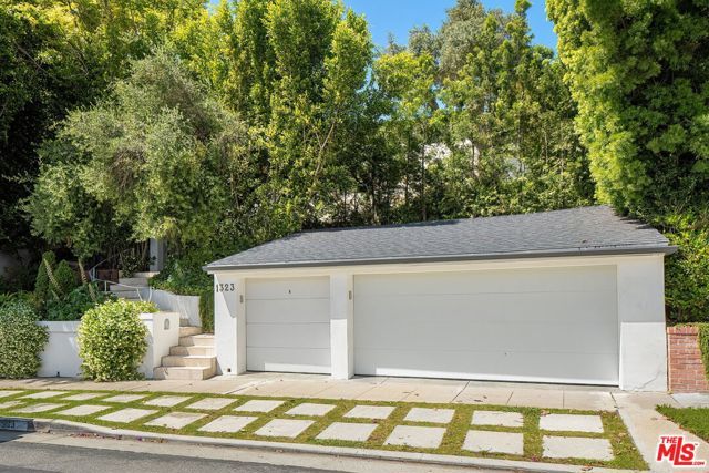 1323 Club View Drive, Los Angeles, CA 90024