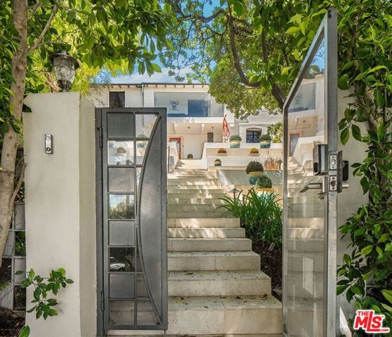 1323 Club View Drive, Los Angeles, CA 90024