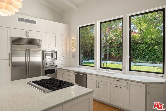 1323 Club View Drive, Los Angeles, CA 90024