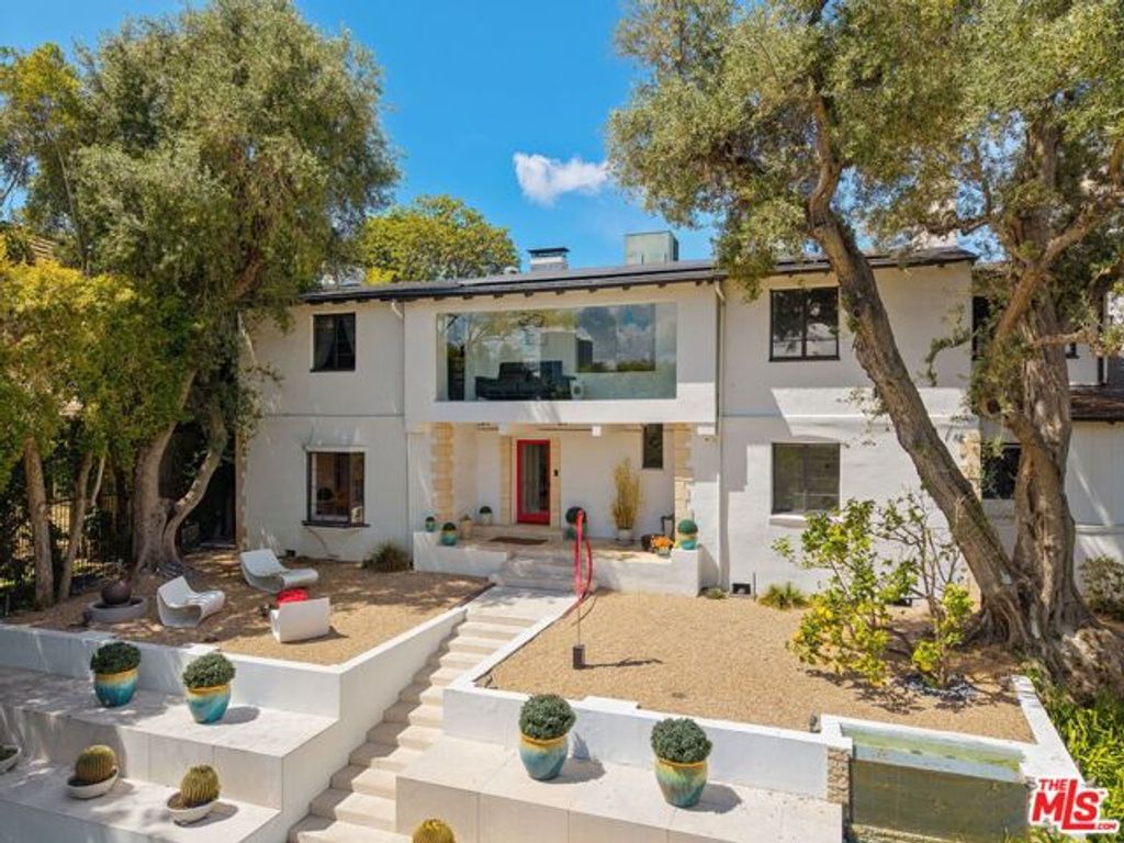 1323 Club View Drive, Los Angeles, CA 90024