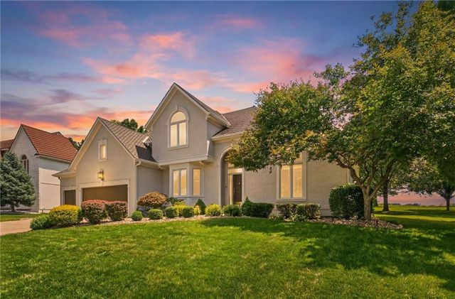 9608 Falcon Ridge Drive, Lenexa, KS 66220