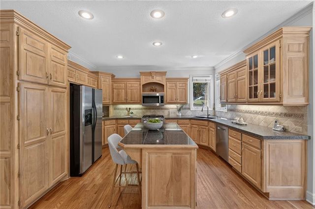 9608 Falcon Ridge Drive, Lenexa, KS 66220