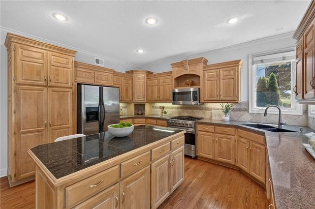 9608 Falcon Ridge Drive, Lenexa, KS 66220