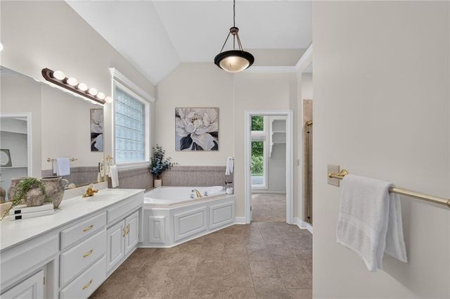 9608 Falcon Ridge Drive, Lenexa, KS 66220