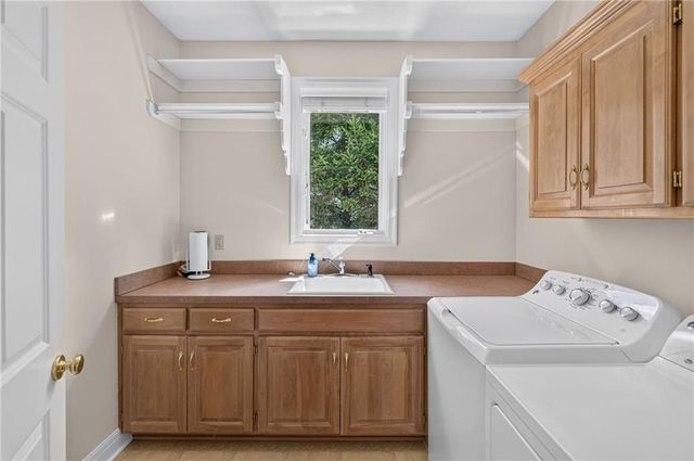 9608 Falcon Ridge Drive, Lenexa, KS 66220