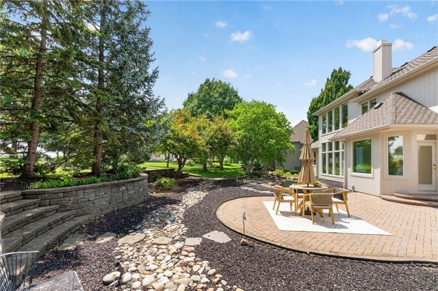 9608 Falcon Ridge Drive, Lenexa, KS 66220
