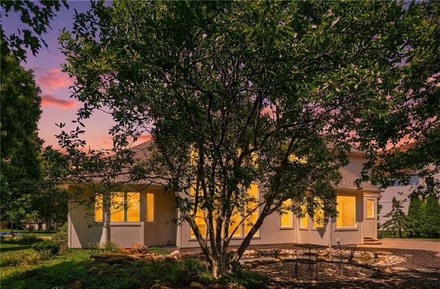 9608 Falcon Ridge Drive, Lenexa, KS 66220