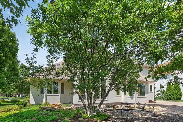 9608 Falcon Ridge Drive, Lenexa, KS 66220