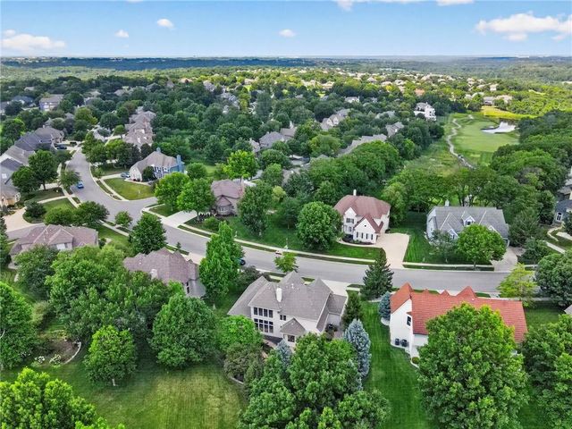 9608 Falcon Ridge Drive, Lenexa, KS 66220